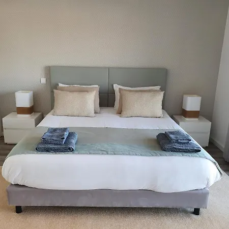 Peter Townhouse 纳扎雷